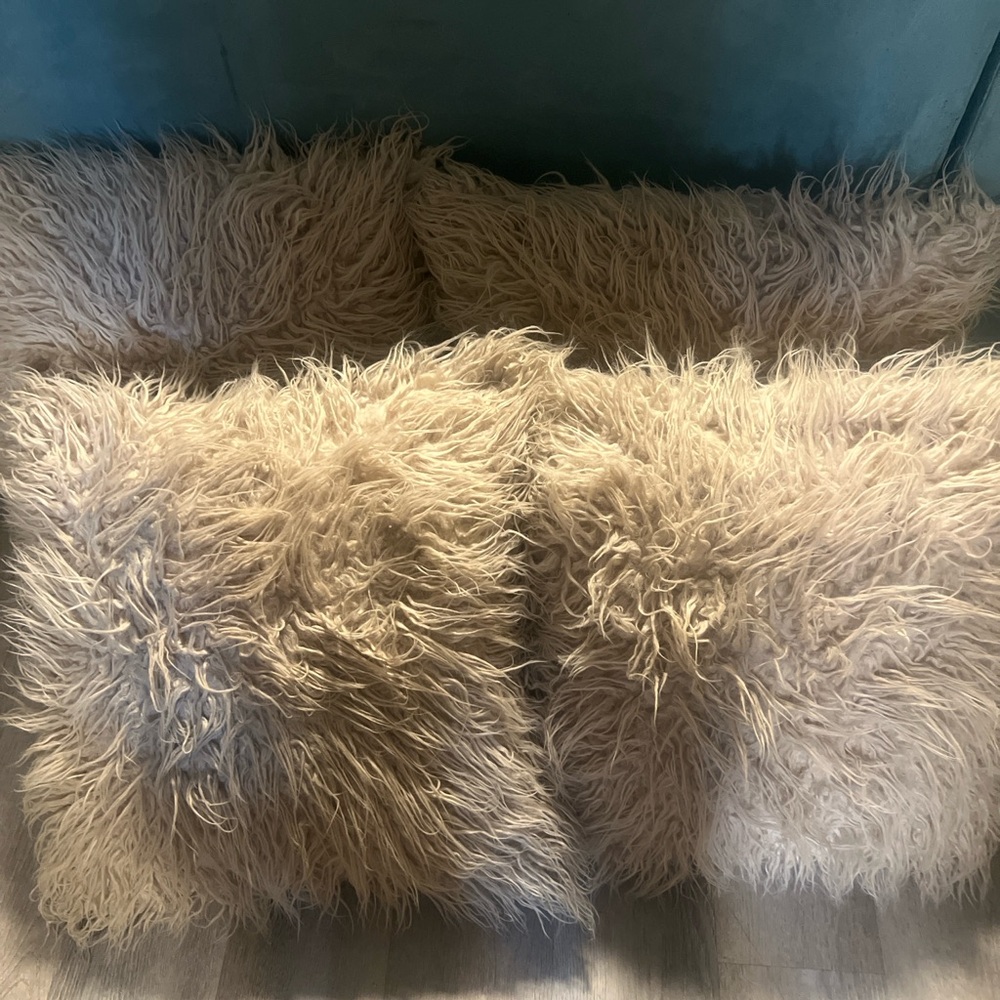 Set of 4 larger fluffy pillows light gray/ khaki